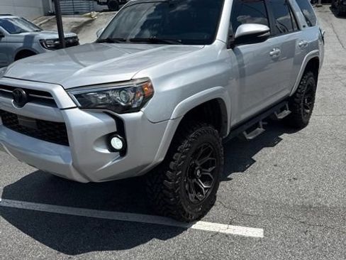 Used 2020 Toyota 4Runner SR5 Premium w/ Moonroof Package RWD image 3
