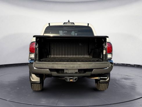 Used 2022 Toyota Tacoma TRD Off-Road image 6