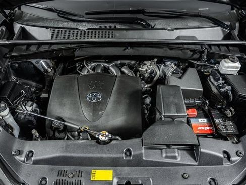 Used 2019 Toyota Highlander SE image 20