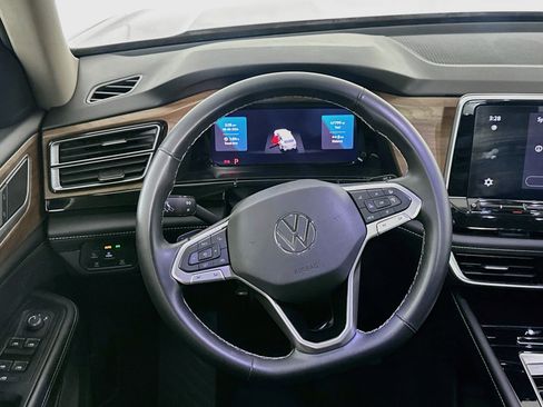 Used 2025 Volkswagen Atlas SE FWD image 18