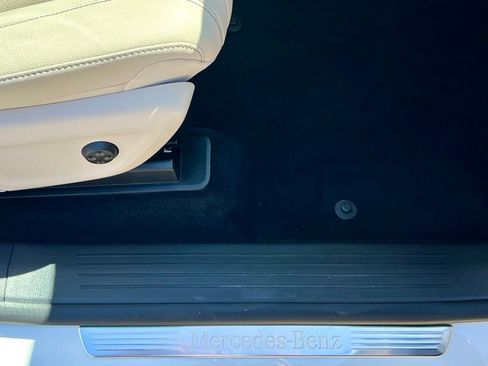 Certified 2025 Mercedes-Benz GLE 450e 4MATIC image 52