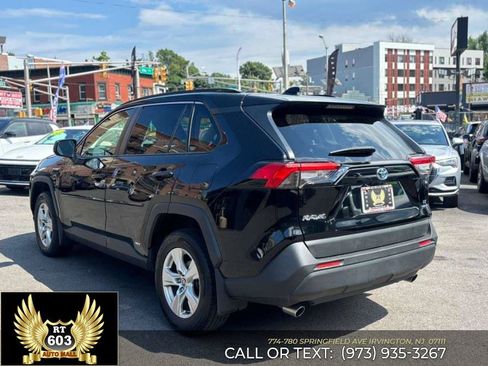 Used 2020 Toyota RAV4 LE w/ Carpet Mat Package AWD/4WD image 6