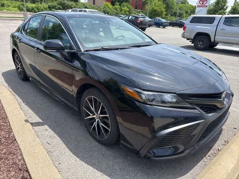 Used 2021 Toyota Camry SE w/ Cold Weather Package FWD image 2
