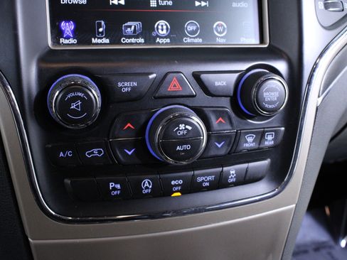 Used 2017 Jeep Grand Cherokee Limited w/ Luxury Group II image 23