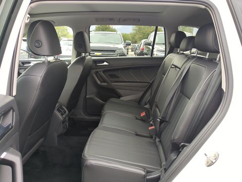 Used 2022 Volkswagen Tiguan SE w/ Panoramic Sunroof Package AWD/4WD image 29