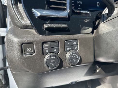 Used 2024 Chevrolet Silverado 2500 High Country w/ Technology Package image 18