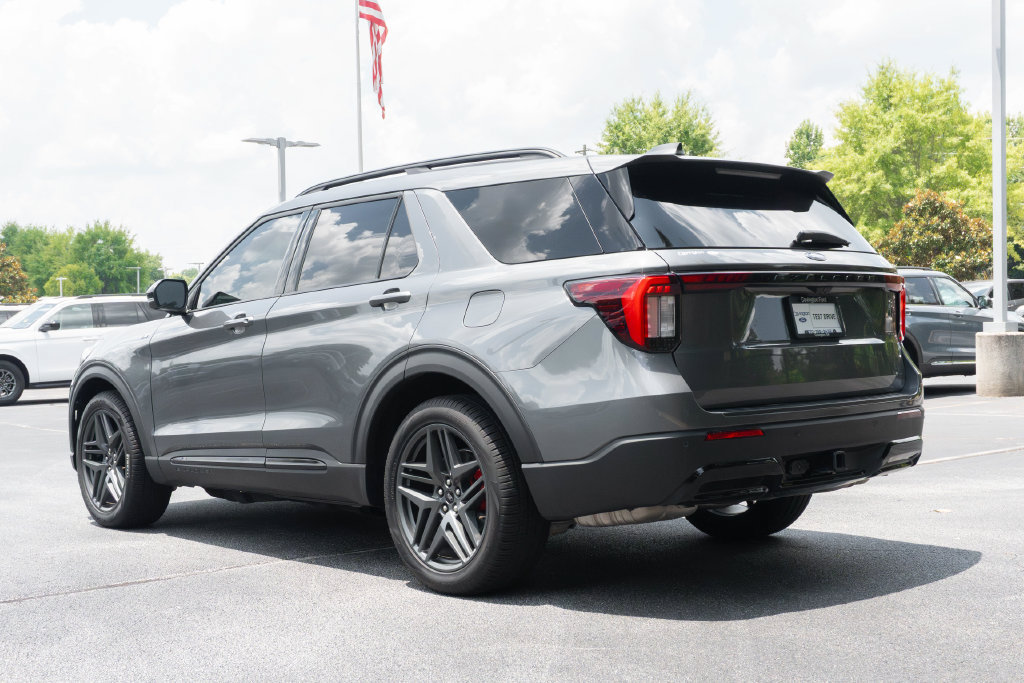 Used 2025 Ford Explorer ST-Line w/ Premium Package RWD image 9