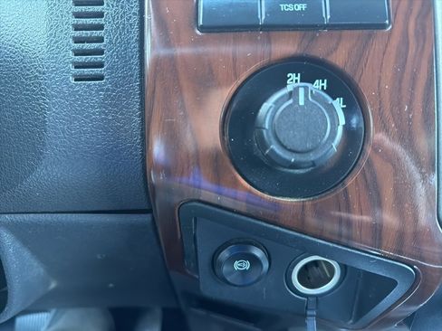 Used 2015 Ford F350 Lariat w/ Chrome Package image 17