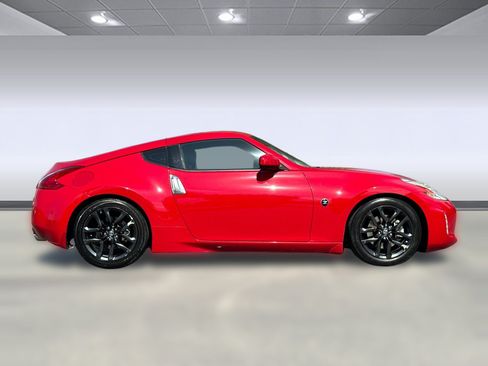 Used 2016 Nissan 370Z Coupe RWD image 8