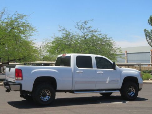Used 2008 GMC Sierra 2500 SLT w/ EZ-Lift Tailgate Package RWD image 6