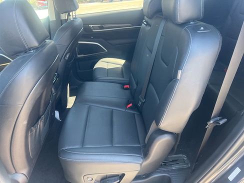 Used 2023 Kia Telluride LX FWD image 12