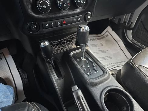 Used 2015 Jeep Wrangler Unlimited Rubicon image 24