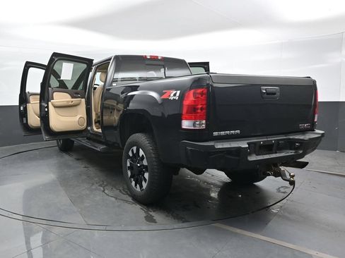 Used 2011 GMC Sierra 2500 Denali w/ Suspension Package, Off-Road AWD/4WD image 37