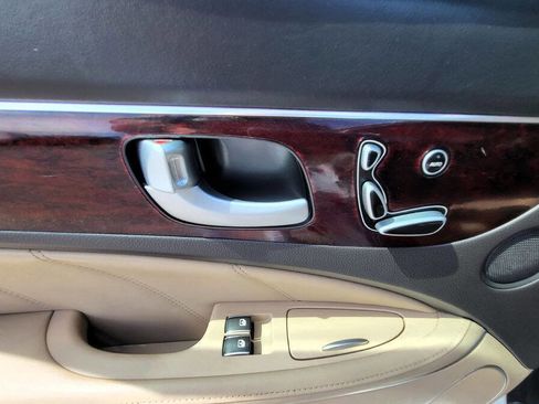 Used 2013 Hyundai Equus Signature image 16