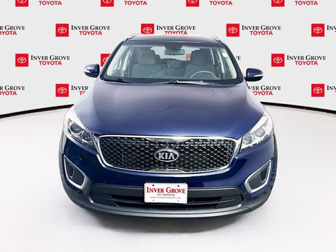 Used 2016 Kia Sorento FWD image 2