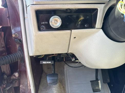 Used 1992 GMC G3500 Rally RWD image 24