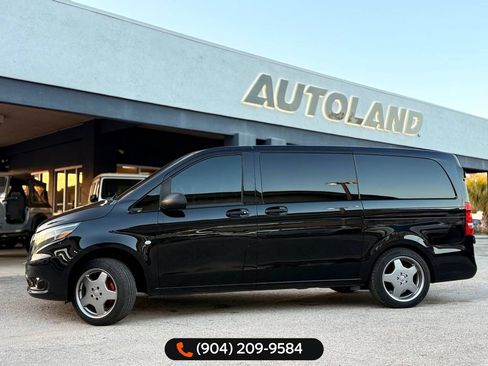 Used 2018 Mercedes-Benz Metris Passenger image 4
