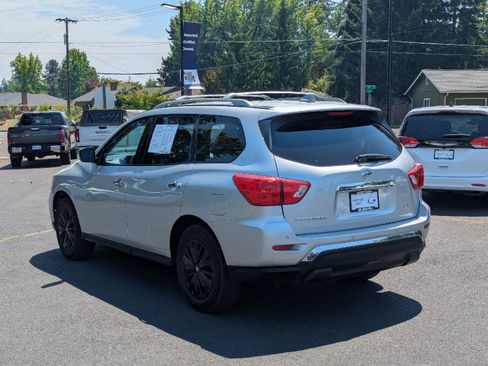 Used 2019 Nissan Pathfinder SV FWD image 3
