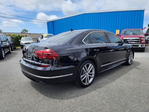 Used 2017 Volkswagen Passat 1.8T R-Line w/ R-Line Lighting Package FWD image 6