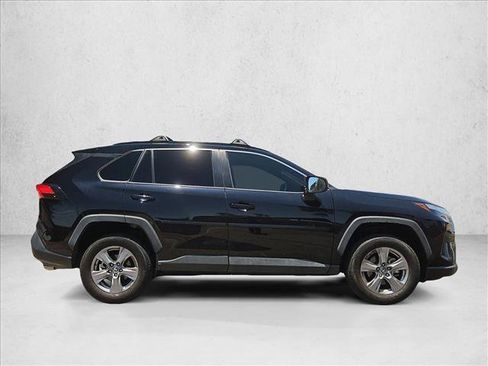 Used 2022 Toyota RAV4 XLE w/ Carpet Mat Package (TMS) FWD image 4