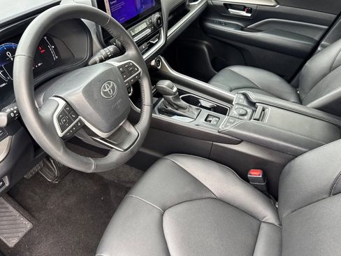 Certified 2025 Toyota Grand Highlander AWD image 4