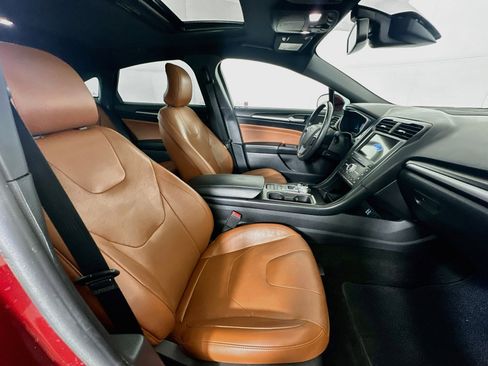 Used 2019 Ford Fusion Energi Titanium FWD image 31
