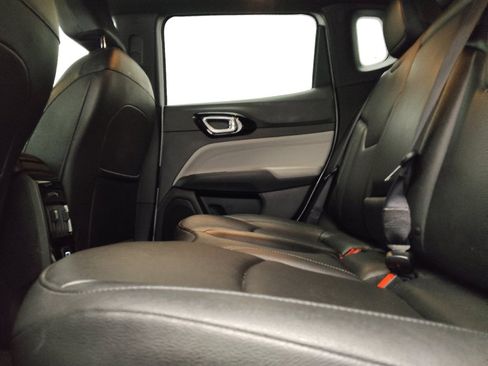 Used 2025 Jeep Compass Limited AWD/4WD image 18