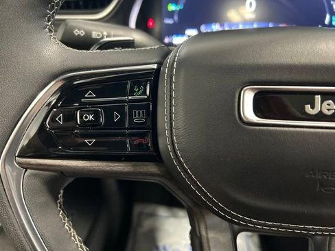 Used 2023 Jeep Grand Cherokee Overland w/ Luxury Tech Group IV AWD/4WD image 25