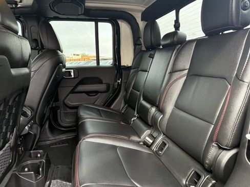 Used 2023 Jeep Gladiator Rubicon w/ Cold Weather Group image 10