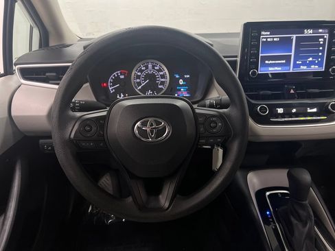 Used 2020 Toyota Corolla LE FWD image 17