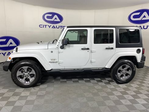 Used 2016 Jeep Wrangler Unlimited Sahara w/ Dual Top Group AWD/4WD image 6