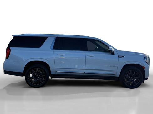 Used 2023 GMC Yukon XL Denali image 6
