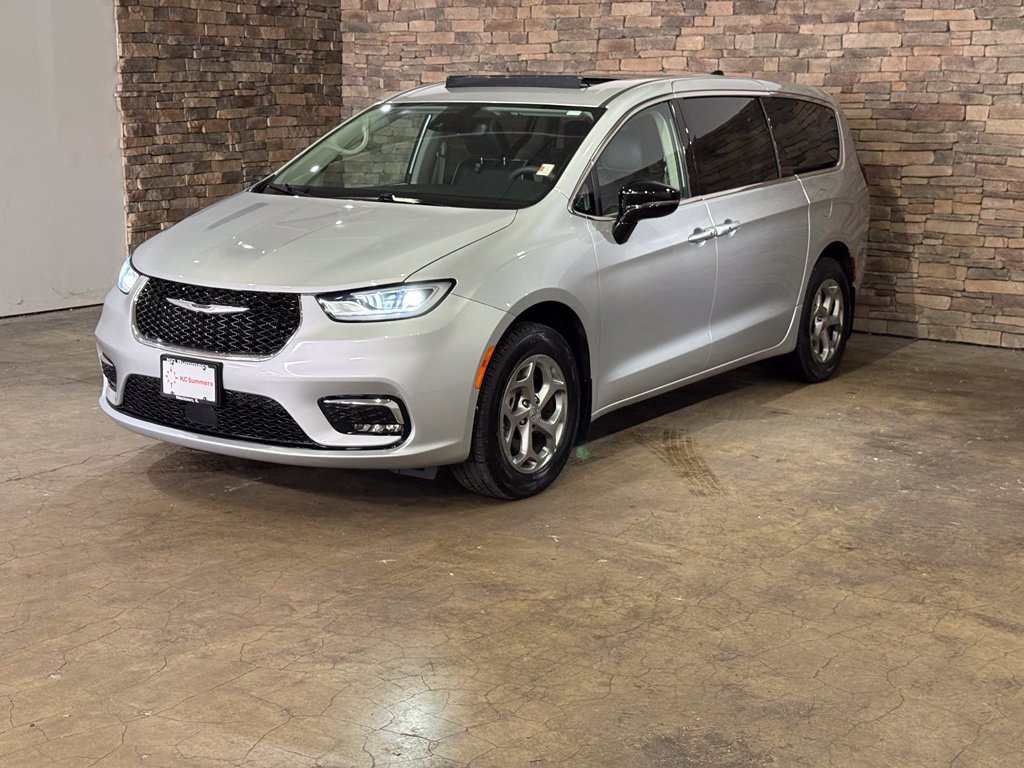 Used 2024 Chrysler Pacifica Limited AWD/4WD image 5