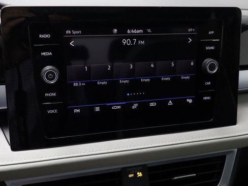 New 2025 Volkswagen Taos SE image 9