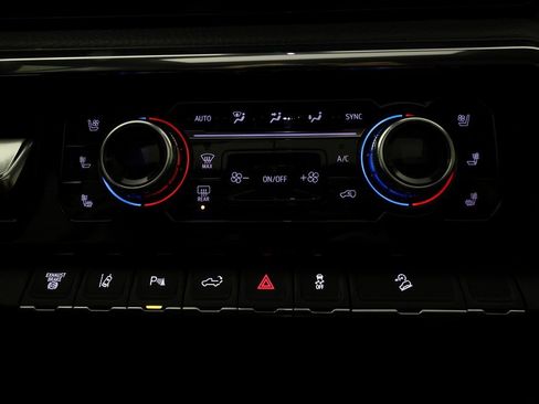 Used 2024 GMC Sierra 2500 Denali w/ Denali Reserve Package image 36