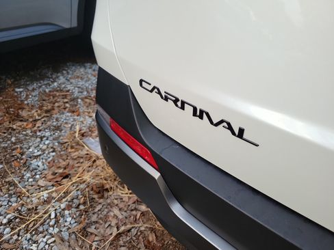 New 2027 Kia Carnival SX w/ Dark Edition Package FWD image 32