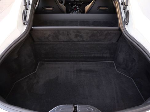 Used 2023 Aston Martin V8 Vantage Coupe image 27