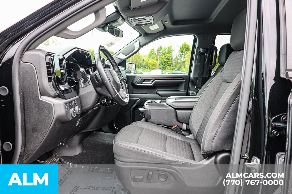 Used 2025 Chevrolet Silverado 1500 LT AWD/4WD image 17