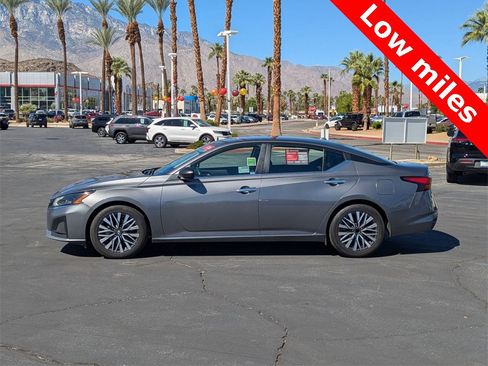 Used 2024 Nissan Altima 2.5 SV image 3