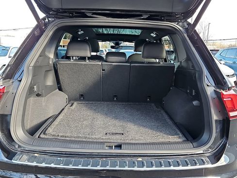 Used 2022 Volkswagen Tiguan SEL R-Line image 31