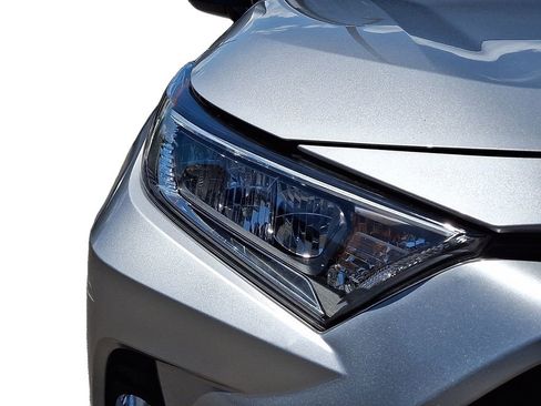 Used 2019 Toyota RAV4 XLE Premium w/ Cold Weather Package AWD/4WD image 10