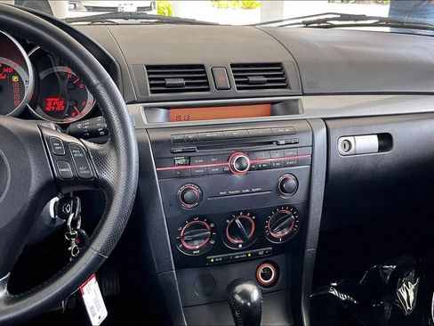 Used 2005 MAZDA MAZDA3 s FWD image 9