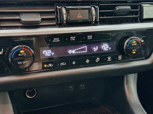 Used 2025 Nissan Pathfinder SV image 23