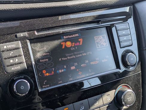 Used 2020 Nissan Rogue S image 23