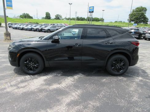 Used 2022 Chevrolet Blazer LT FWD image 2