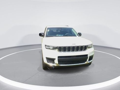 Used 2023 Jeep Grand Cherokee L Laredo RWD image 3