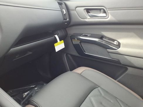 New 2026 Nissan Pathfinder Platinum image 23