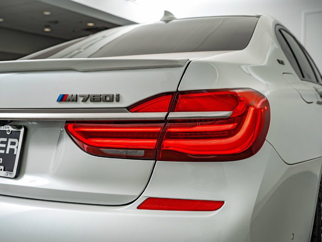 Used 2019 BMW M760i xDrive w/ Luxury Rear Seating Package AWD/4WD image 16