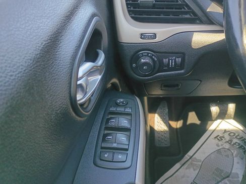Used 2017 Jeep Cherokee Limited AWD/4WD image 18