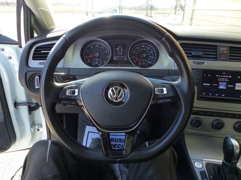 Used 2017 Volkswagen Golf SE image 23